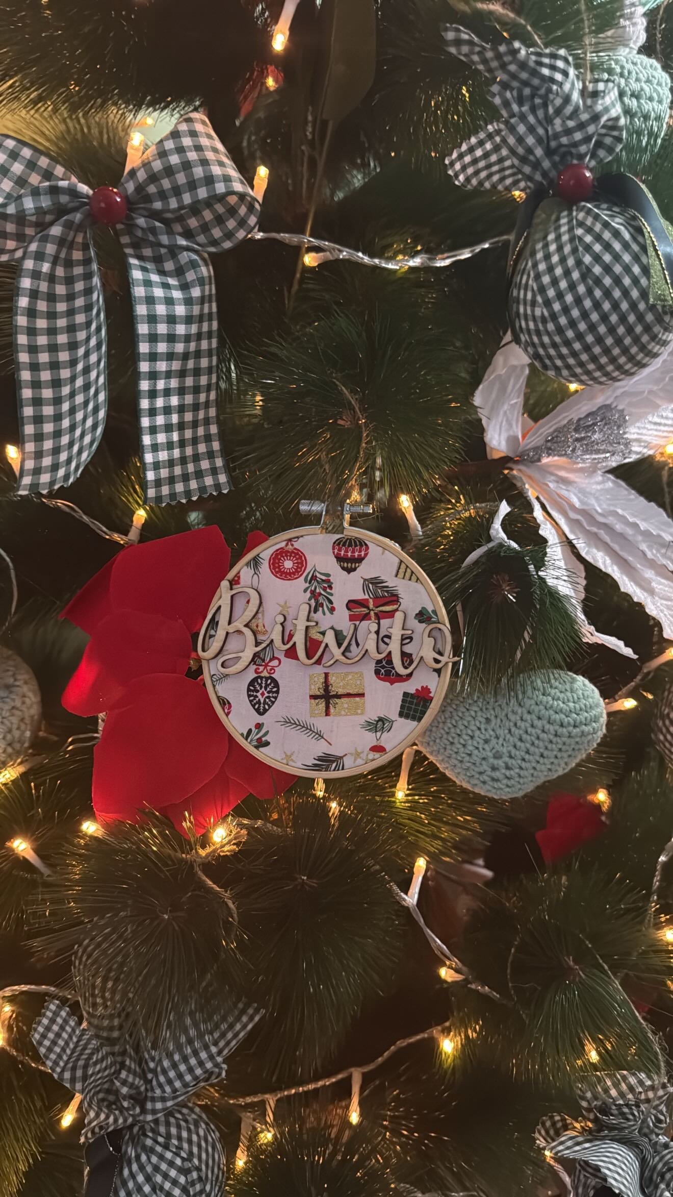 Bola de Navidad con nombre de madera - Imagen 8