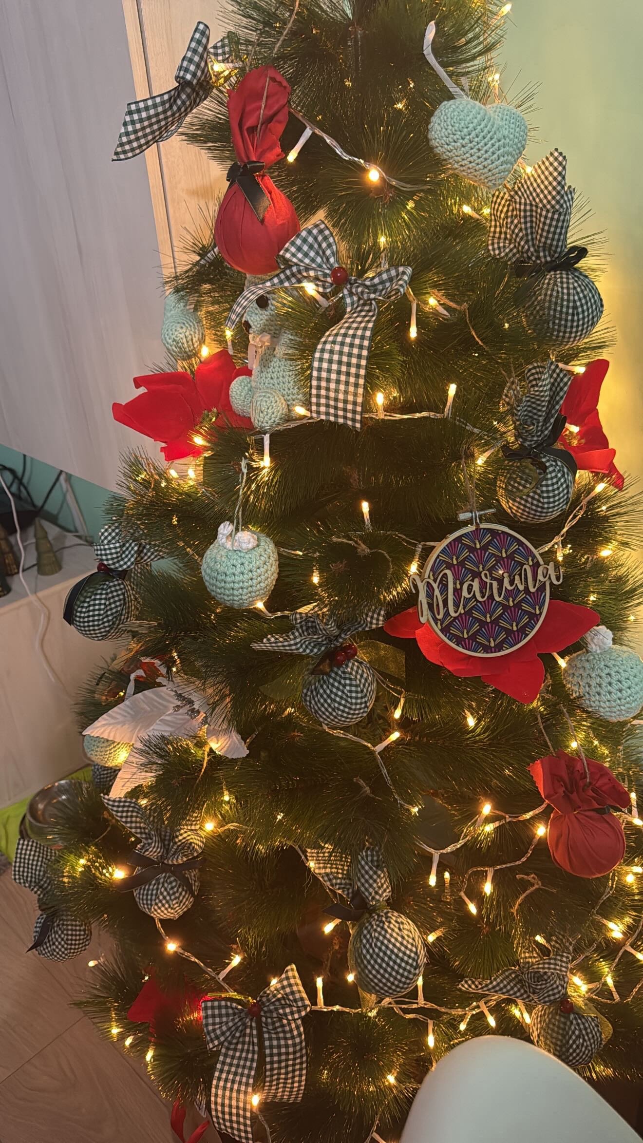 Bola de Navidad con nombre de madera - Imagen 9