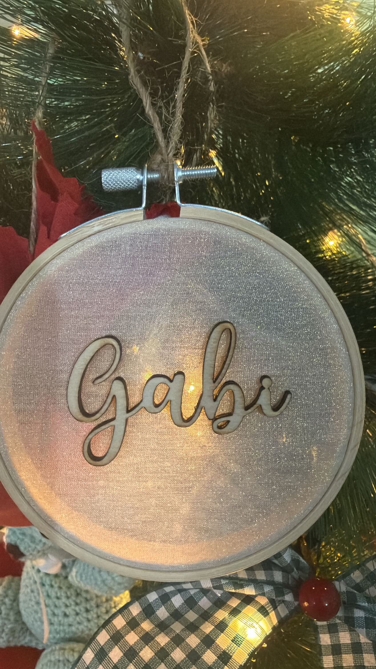 Bola de Navidad con nombre de madera - Imagen 3