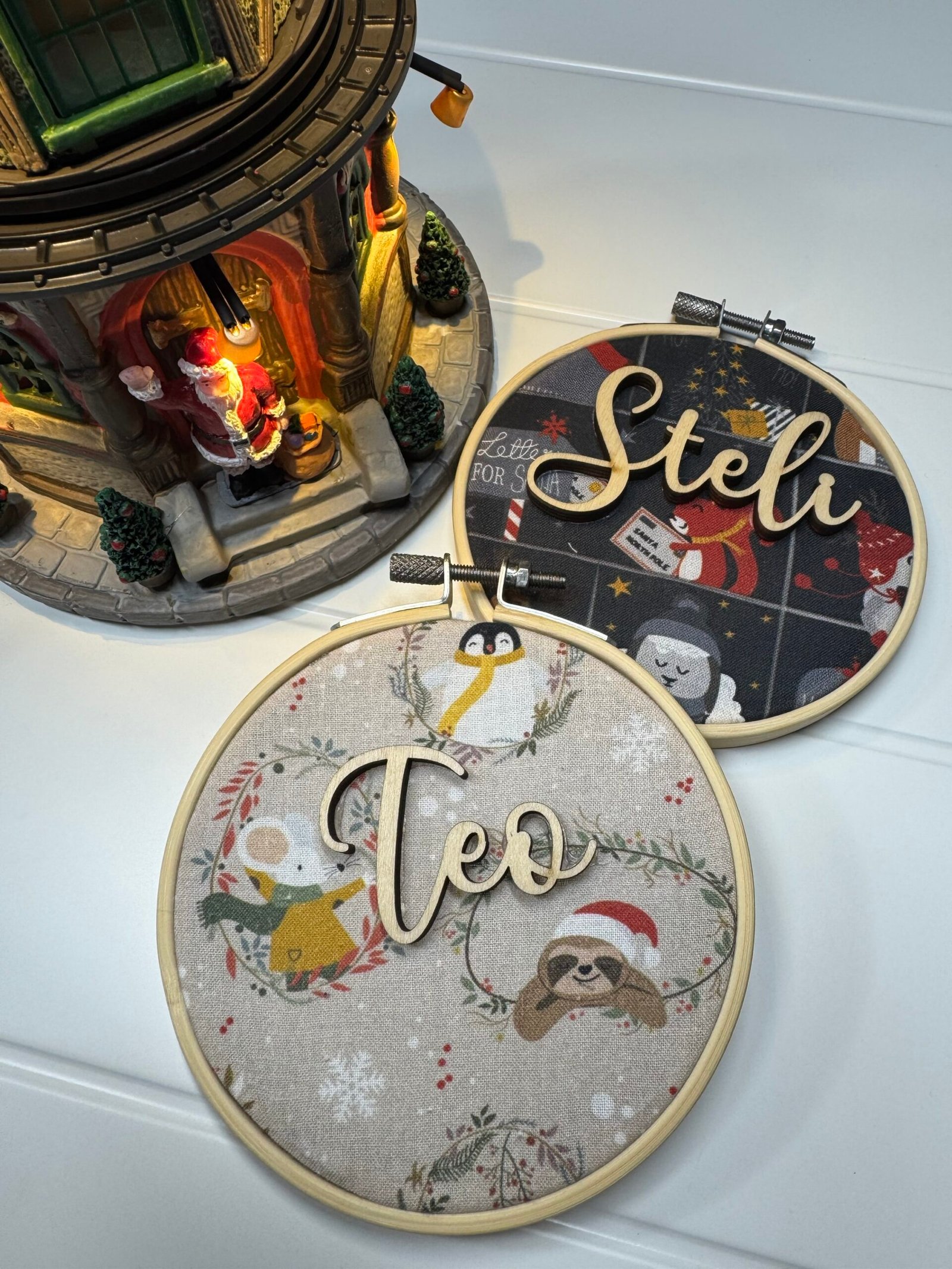 Bola de Navidad con nombre de madera